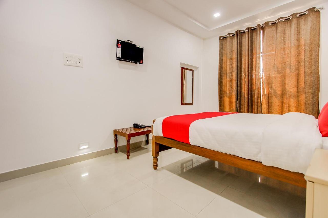 OYO 69625 Mayuraa Residency Hotel Kumbakonam Bagian luar foto